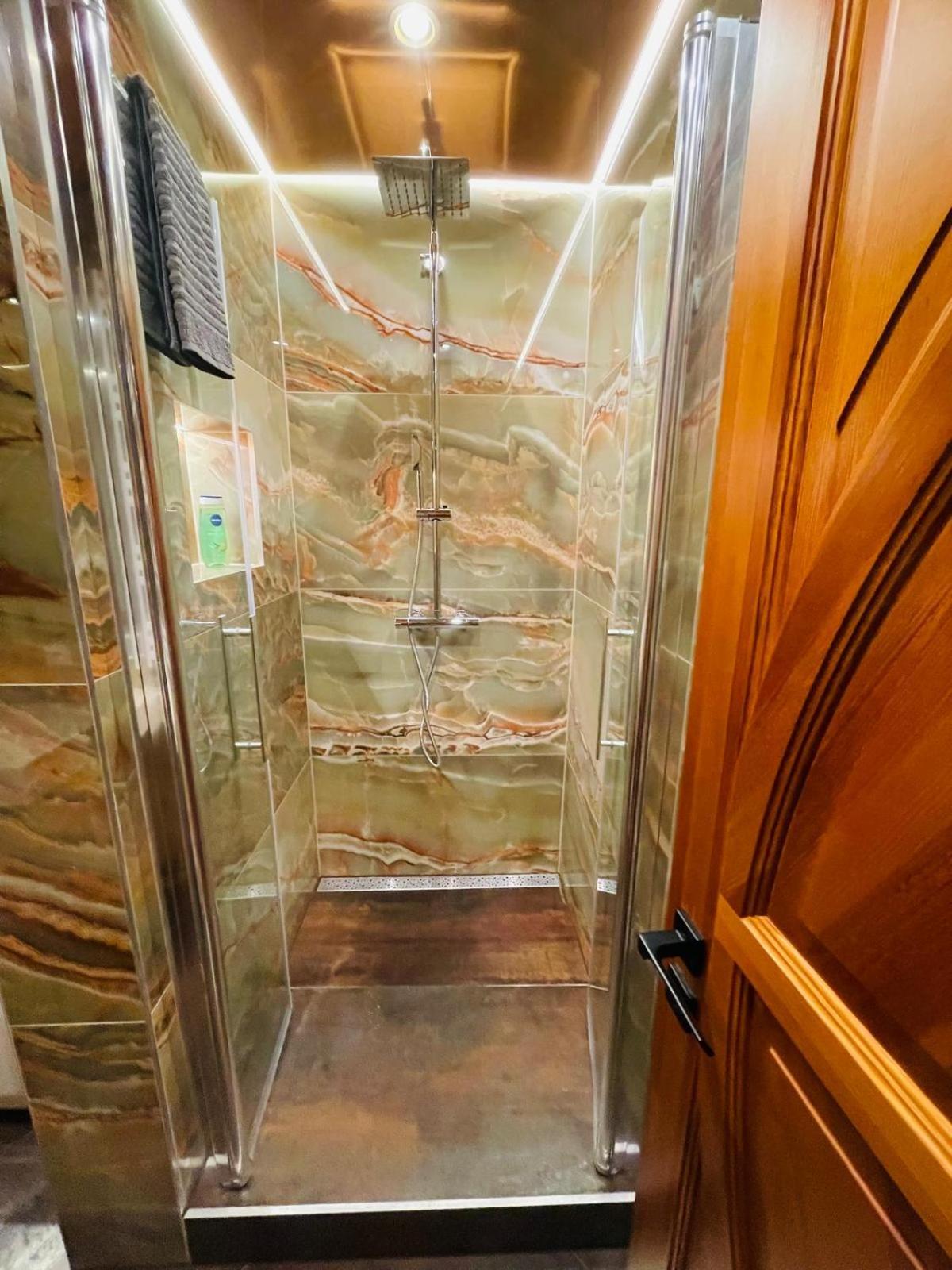 Appartement Brivibas - Sunset, Free Privat Parking, Free Wifi, Self Check-in Riga