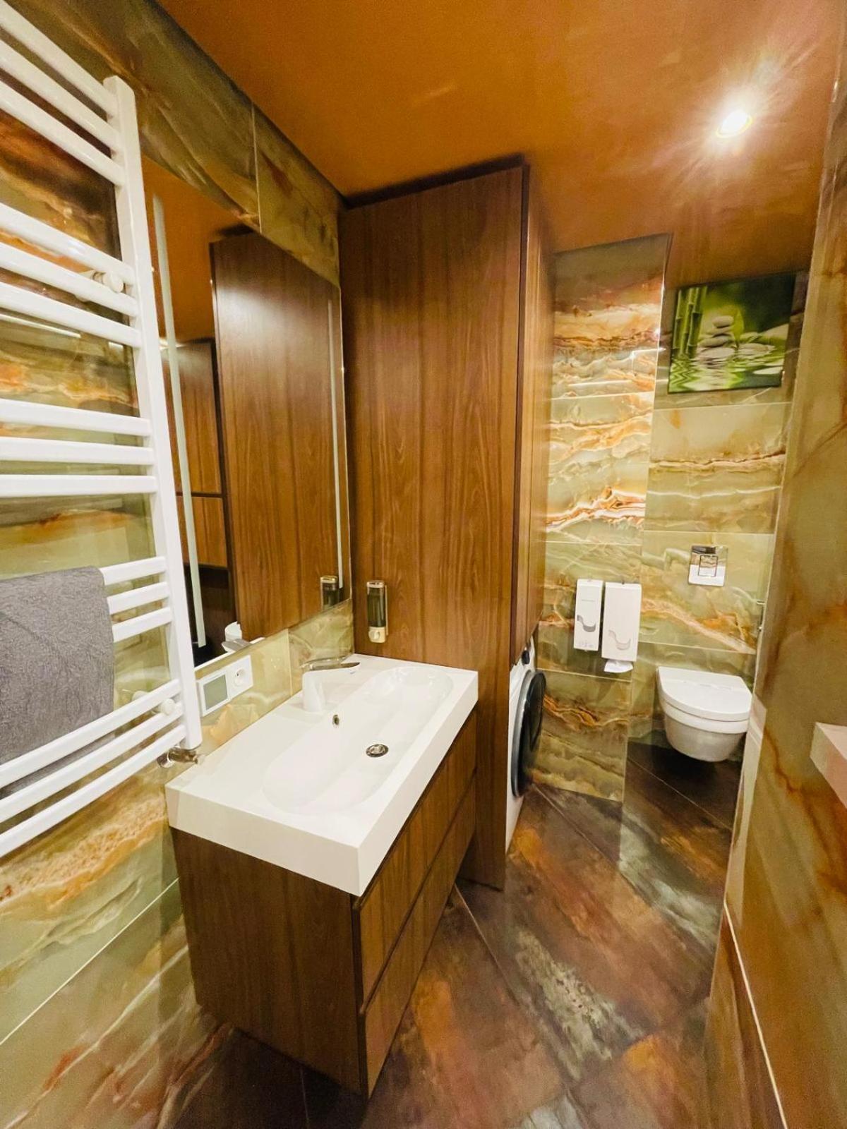 Brivibas - Sunset, Free Privat Parking, Free Wifi, Self Check-in *